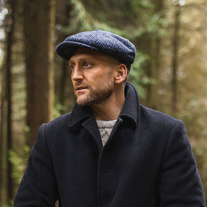 Casquette Gavroche en Tweed du Donegal Épais à Chevrons Pettigo bleu marine-noir JAXON & JAMES