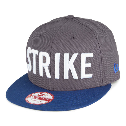Casquette Snapback 9FIFTY Base Slogan Strike gris-bleu NEW ERA