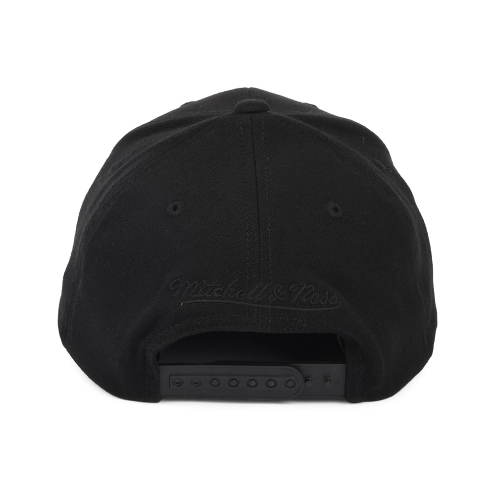 Casquette Snapback NBA Black Out Arch Redline Milwaukee Bucks noir MITCHELL & NESS